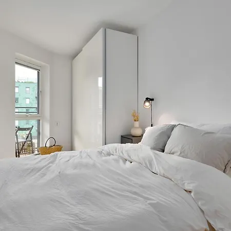 Διαμέρισμα Stylish 2-br Retreat In Heart Of Vibrant *