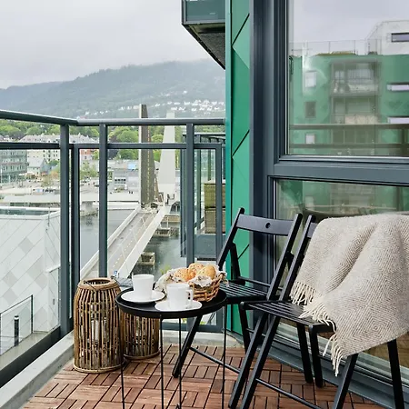 Stylish 2-br Retreat In Heart Of Vibrant