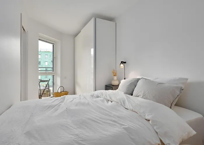 Διαμέρισμα Stylish 2-br Retreat In Heart Of Vibrant *