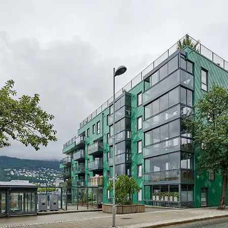 Stylish 2-br Retreat In Heart Of Vibrant Lejlighed Bergen
